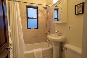 Roscoe Village Guesthouse