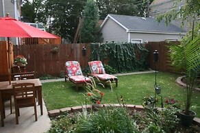 Roscoe Village Guesthouse