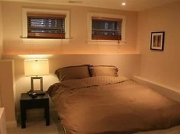 Roscoe Village Guesthouse