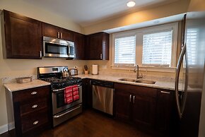 Roscoe Village Guesthouse