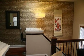 Roscoe Village Guesthouse