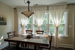 Roscoe Village Guesthouse