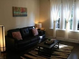 Roscoe Village Guesthouse