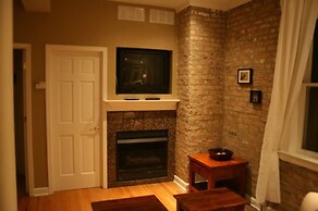 Roscoe Village Guesthouse