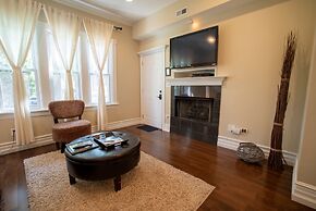 Roscoe Village Guesthouse