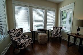 Roscoe Village Guesthouse