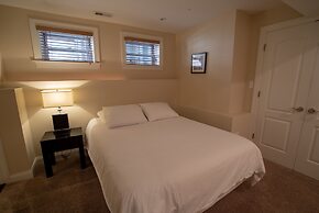 Roscoe Village Guesthouse