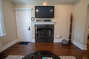 Roscoe Village Guesthouse