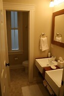 Roscoe Village Guesthouse