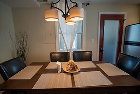 Roscoe Village Guesthouse