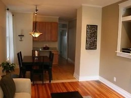 Roscoe Village Guesthouse