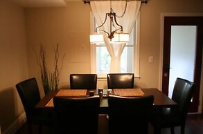 Roscoe Village Guesthouse