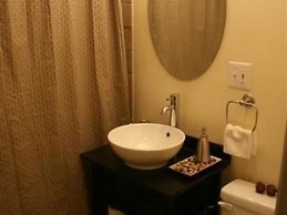 Roscoe Village Guesthouse