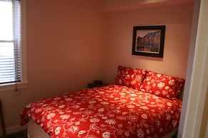 Roscoe Village Guesthouse