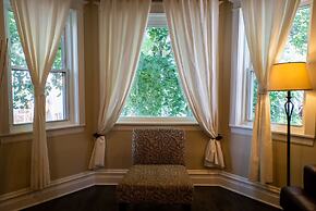 Roscoe Village Guesthouse