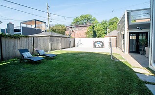 Roscoe Village Guesthouse