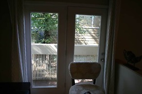 Roscoe Village Guesthouse