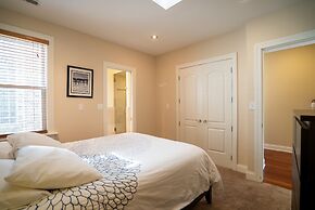 Roscoe Village Guesthouse