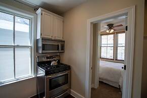 Roscoe Village Guesthouse