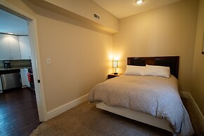 Roscoe Village Guesthouse