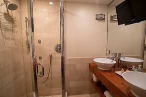 Roscoe Village Guesthouse