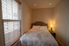 Roscoe Village Guesthouse