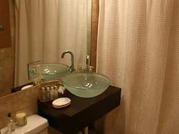 Roscoe Village Guesthouse