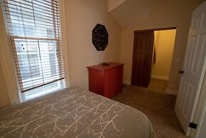 Roscoe Village Guesthouse