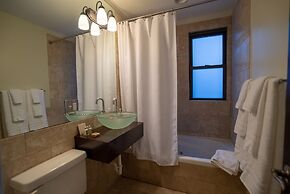 Roscoe Village Guesthouse