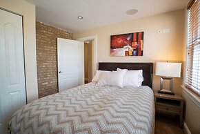 Roscoe Village Guesthouse