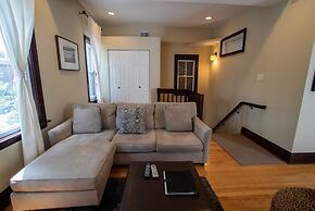 Roscoe Village Guesthouse