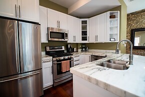 Roscoe Village Guesthouse