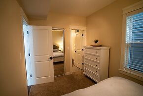 Roscoe Village Guesthouse