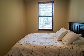 Roscoe Village Guesthouse