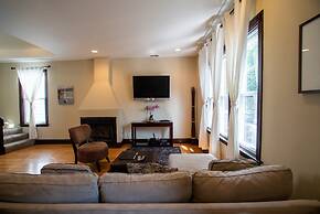 Roscoe Village Guesthouse