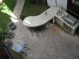 Roscoe Village Guesthouse