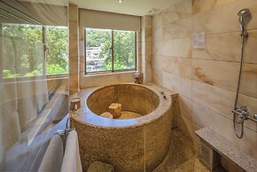 Grand Pleasure Spring Hotel