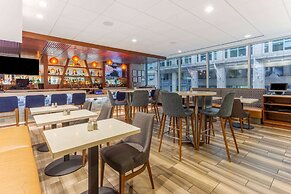 La Quinta Inn & Suites by Wyndham Chicago Downtown