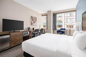La Quinta Inn & Suites by Wyndham Chicago Downtown