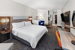 Holiday Inn Express and Suites Henderson by IHG