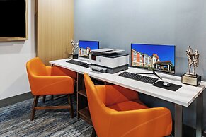 Holiday Inn Express and Suites Henderson by IHG