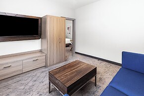 Holiday Inn Express and Suites Henderson by IHG