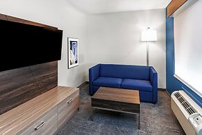 Holiday Inn Express and Suites Henderson by IHG