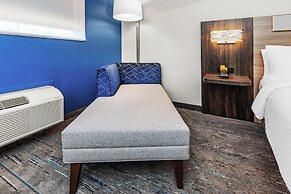 Holiday Inn Express and Suites Henderson by IHG