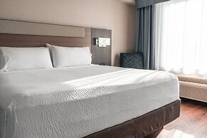 Holiday Inn Express & Suites Kingston Central, an IHG Hotel