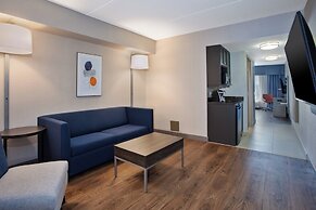 Holiday Inn Express & Suites Kingston Central by IHG