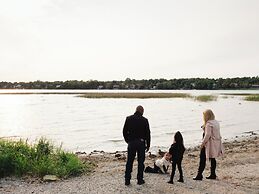 Holiday Inn Express & Suites Kingston Central by IHG