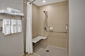 Holiday Inn Express & Suites Kingston Central by IHG