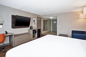 Holiday Inn Express & Suites Kingston Central by IHG