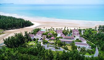 APSARA Beachfront Resort and Villa